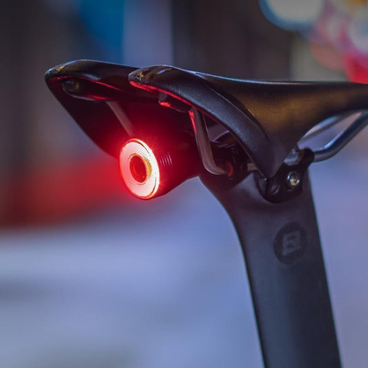 مصباح LED خلفي للدراجة مع مستشعر فرامل ذكي — مثالي للرحلات الحضرية والرياضية 